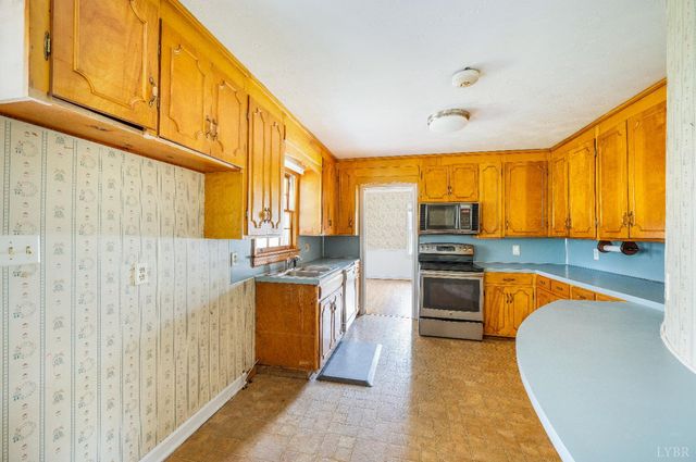 733 Oakville Road, Appomattox, VA 24522