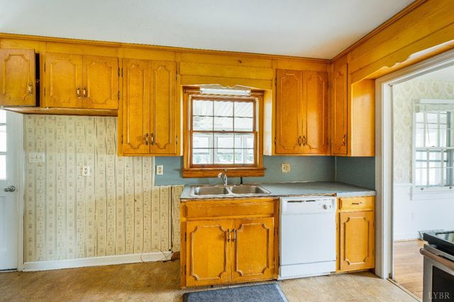 733 Oakville Road, Appomattox, VA 24522