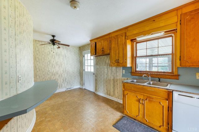 733 Oakville Road, Appomattox, VA 24522