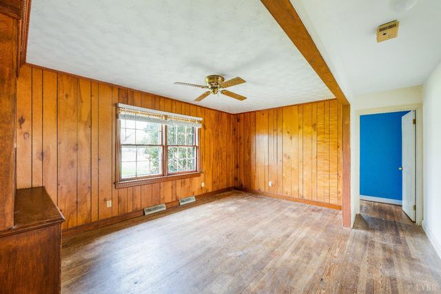 733 Oakville Road, Appomattox, VA 24522