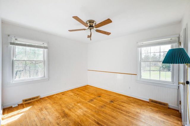 733 Oakville Road, Appomattox, VA 24522