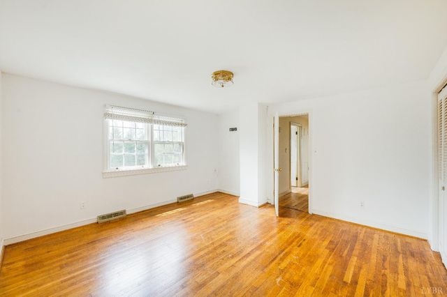 733 Oakville Road, Appomattox, VA 24522