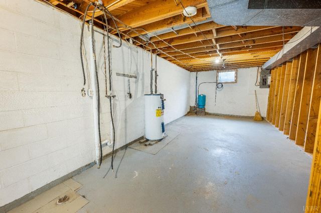 733 Oakville Road, Appomattox, VA 24522