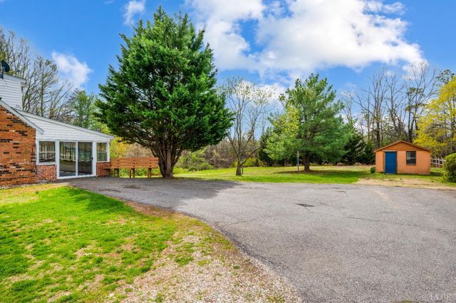733 Oakville Road, Appomattox, VA 24522
