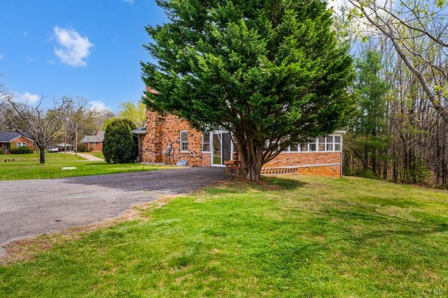 733 Oakville Road, Appomattox, VA 24522