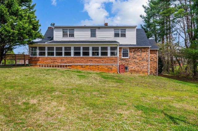 733 Oakville Road, Appomattox, VA 24522