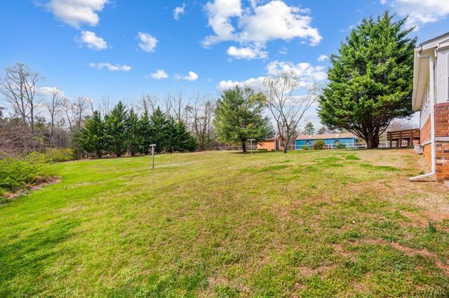 733 Oakville Road, Appomattox, VA 24522