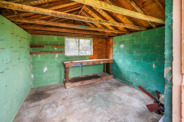 733 Oakville Road, Appomattox, VA 24522