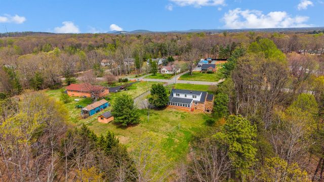 733 Oakville Road, Appomattox, VA 24522