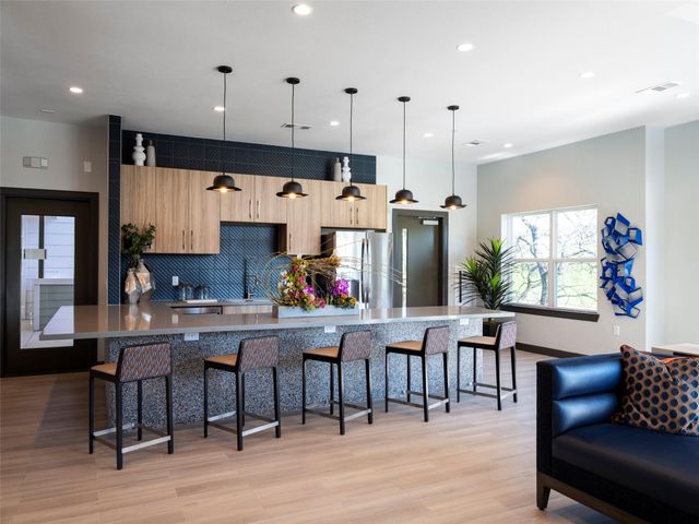 1800 Ih-35 Svrd, Austin, TX 78704