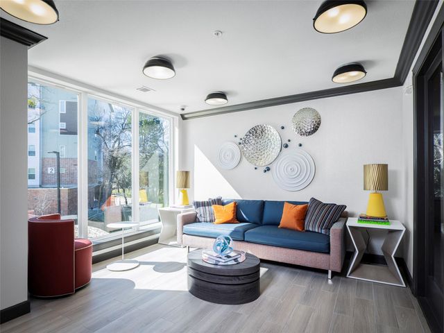 1800 Ih-35 Svrd, Austin, TX 78704