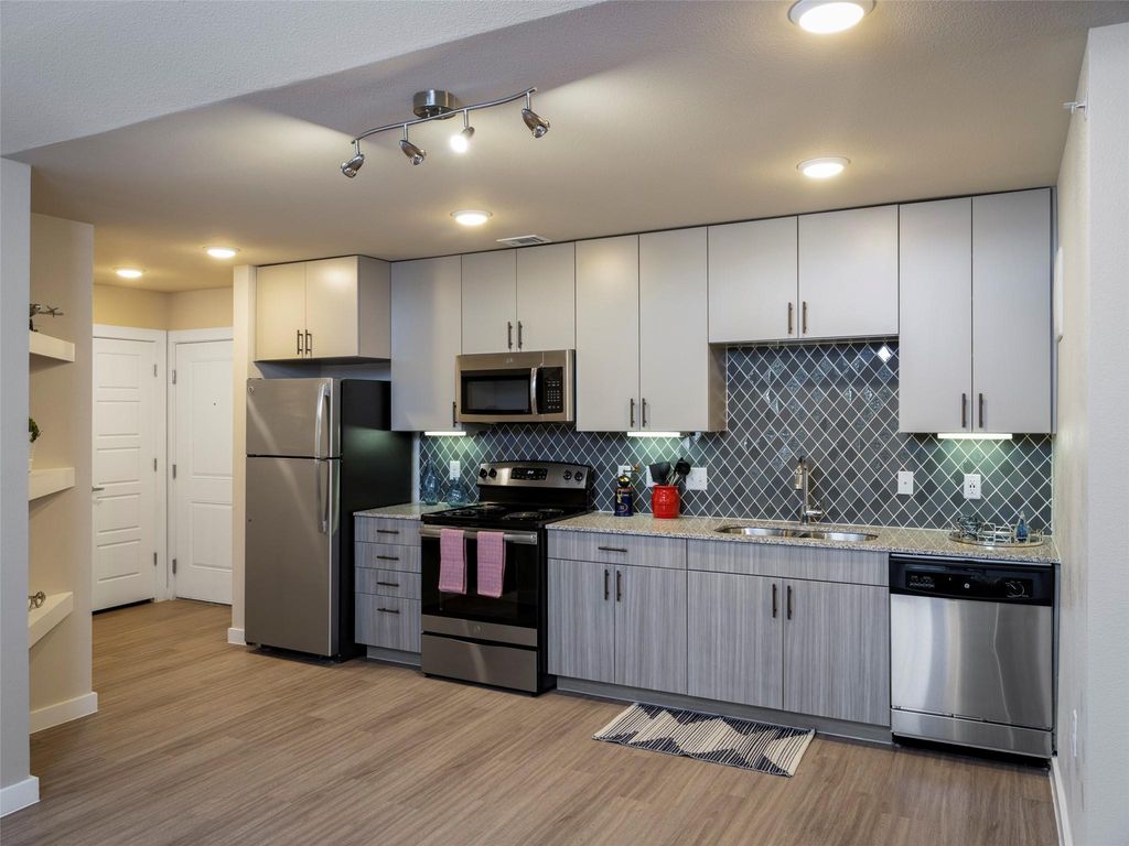 1800 Ih-35 Svrd, Austin, TX 78704