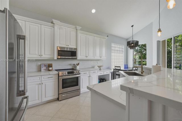 12210 NW 77th Mnr, Parkland, FL 33076