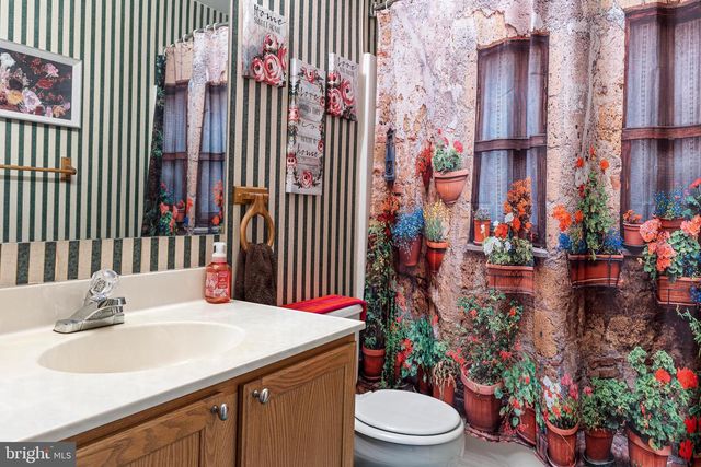 414 S BARRINGTON CT, Newark, DE 19702