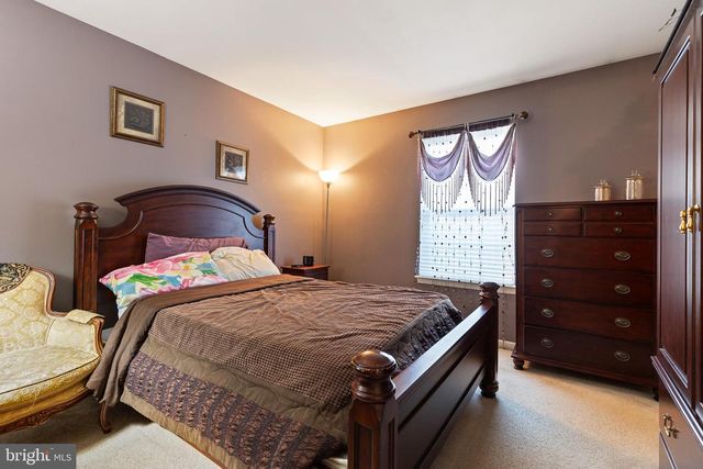 414 S BARRINGTON CT, Newark, DE 19702