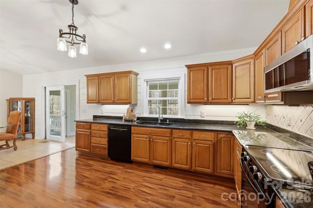 2614 Forest Lawn Drive, Matthews, NC 28104