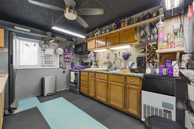 772 Marlin Street, Hitchcock, TX 77563