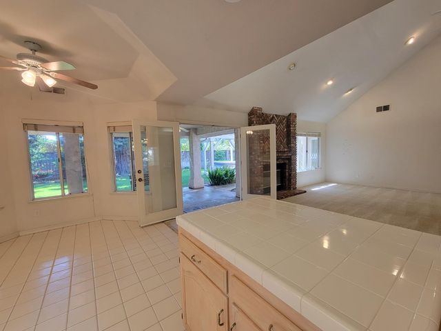 819 E Woodhaven Lane, Fresno, CA 93720