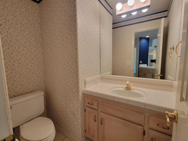 819 E Woodhaven Lane, Fresno, CA 93720