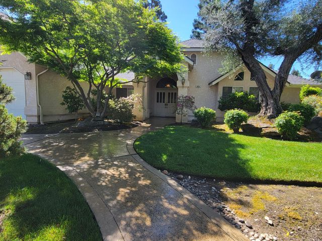 819 E Woodhaven Lane, Fresno, CA 93720