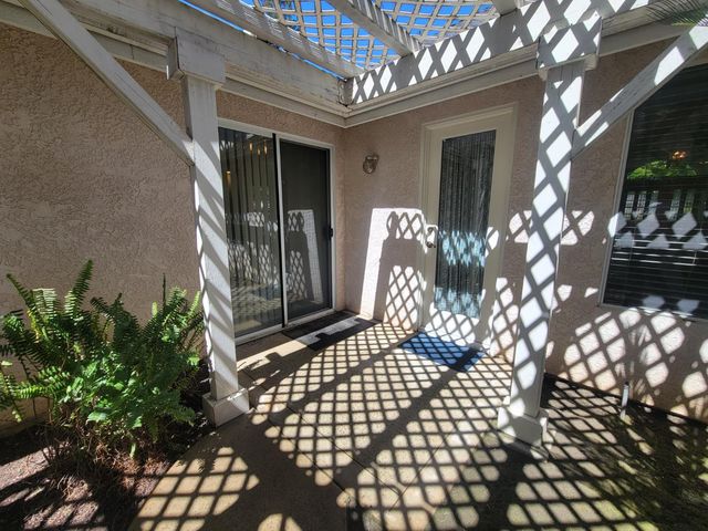 819 E Woodhaven Lane, Fresno, CA 93720
