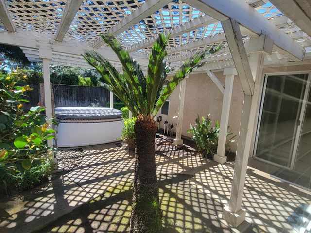 819 E Woodhaven Lane, Fresno, CA 93720