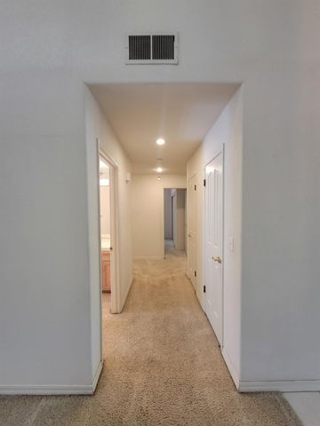 819 E Woodhaven Lane, Fresno, CA 93720