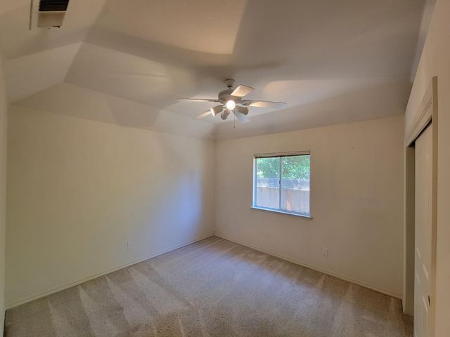 819 E Woodhaven Lane, Fresno, CA 93720