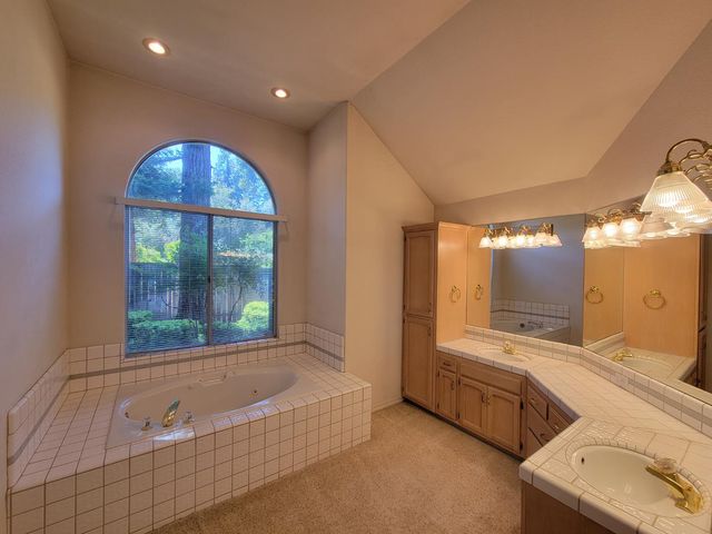 819 E Woodhaven Lane, Fresno, CA 93720