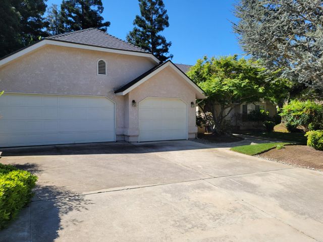 819 E Woodhaven Lane, Fresno, CA 93720