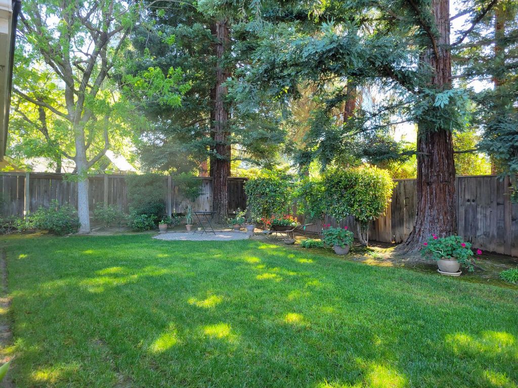 Image 30 of property listing at 819 E Woodhaven Lane, Fresno, CA 93720