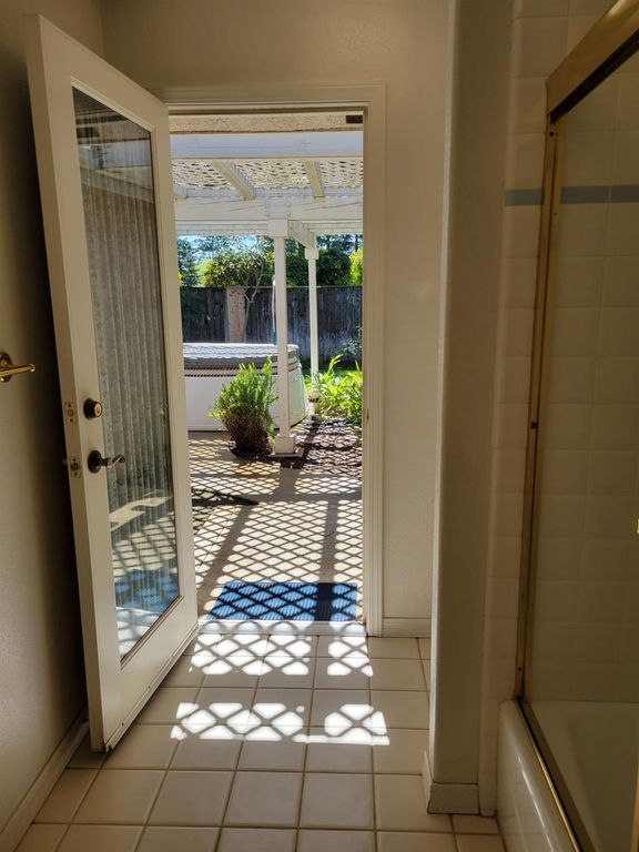 Image 36 of property listing at 819 E Woodhaven Lane, Fresno, CA 93720