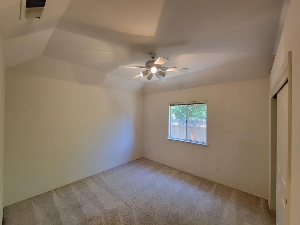 Image 48 of property listing at 819 E Woodhaven Lane, Fresno, CA 93720