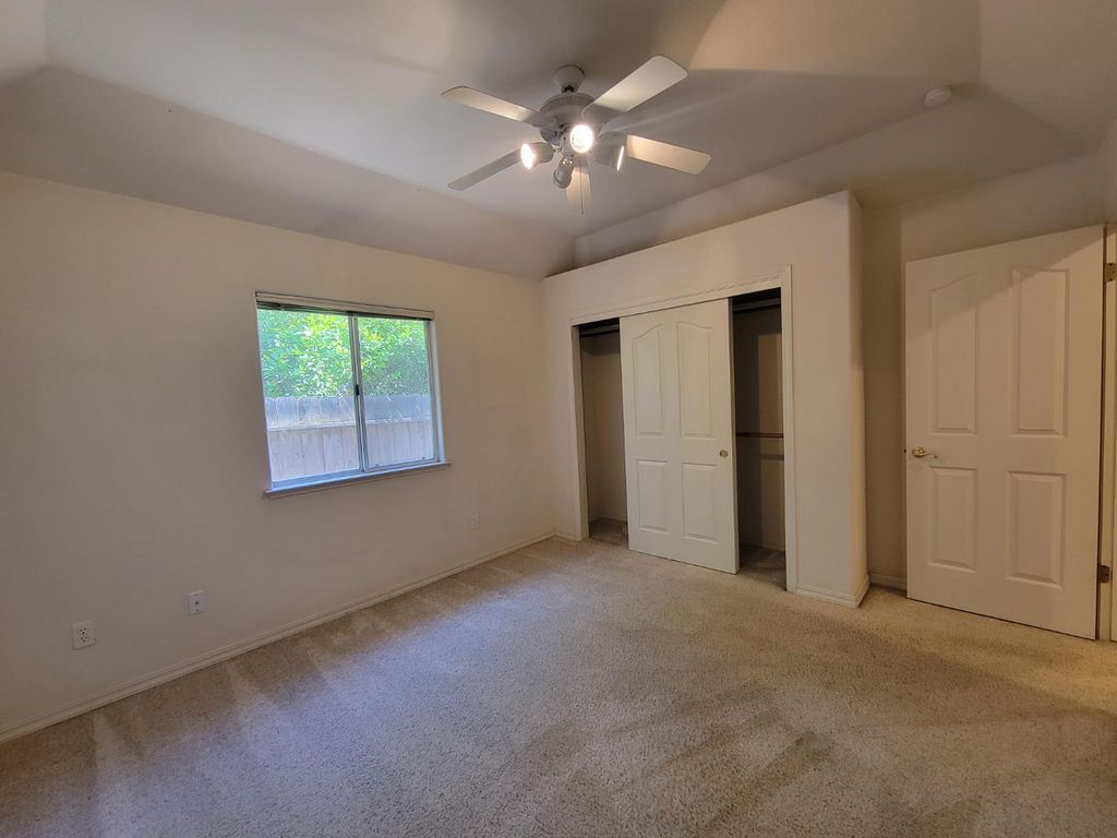 Image 49 of property listing at 819 E Woodhaven Lane, Fresno, CA 93720