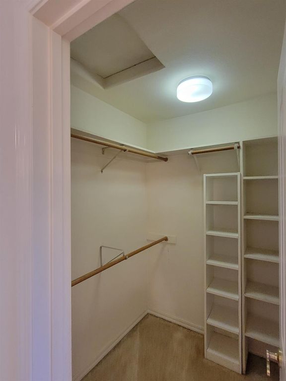 Image 54 of property listing at 819 E Woodhaven Lane, Fresno, CA 93720