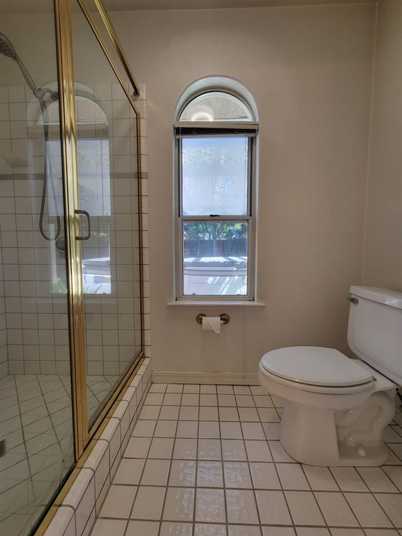 Image 57 of property listing at 819 E Woodhaven Lane, Fresno, CA 93720