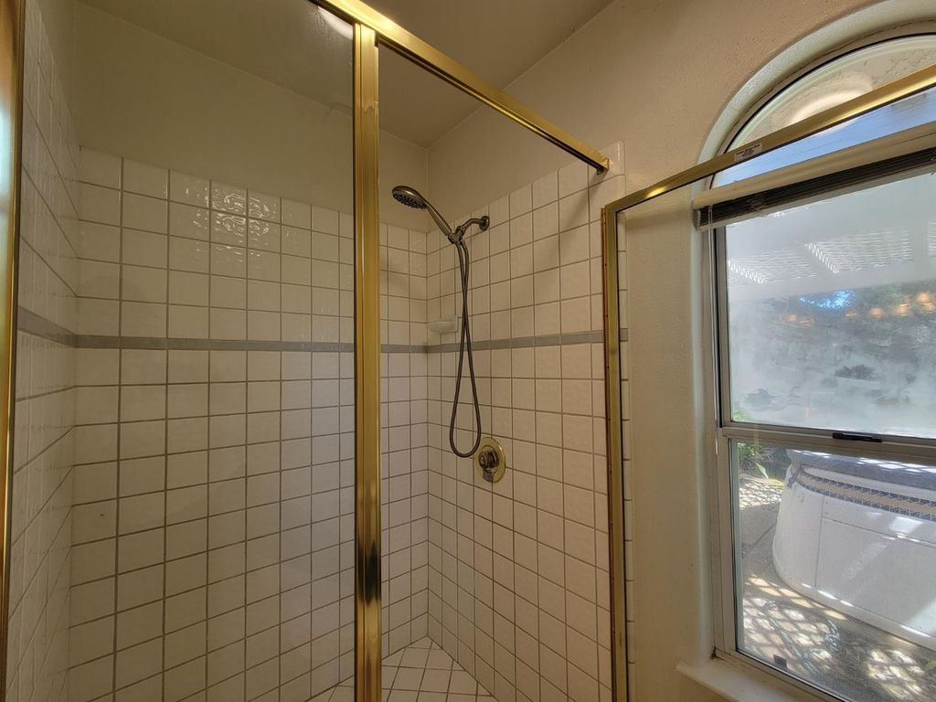 Image 58 of property listing at 819 E Woodhaven Lane, Fresno, CA 93720