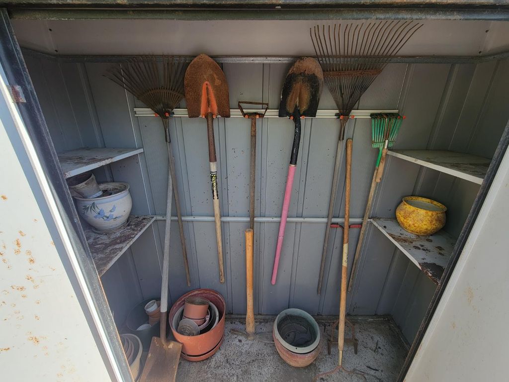 Image 62 of property listing at 819 E Woodhaven Lane, Fresno, CA 93720