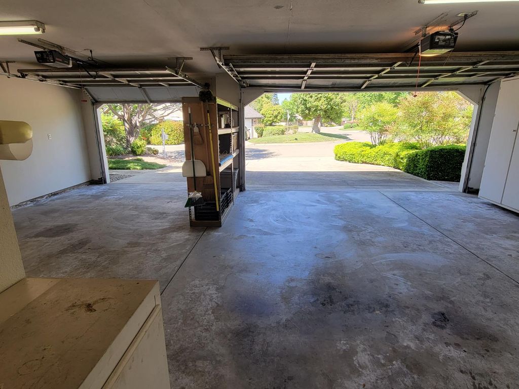 Image 63 of property listing at 819 E Woodhaven Lane, Fresno, CA 93720