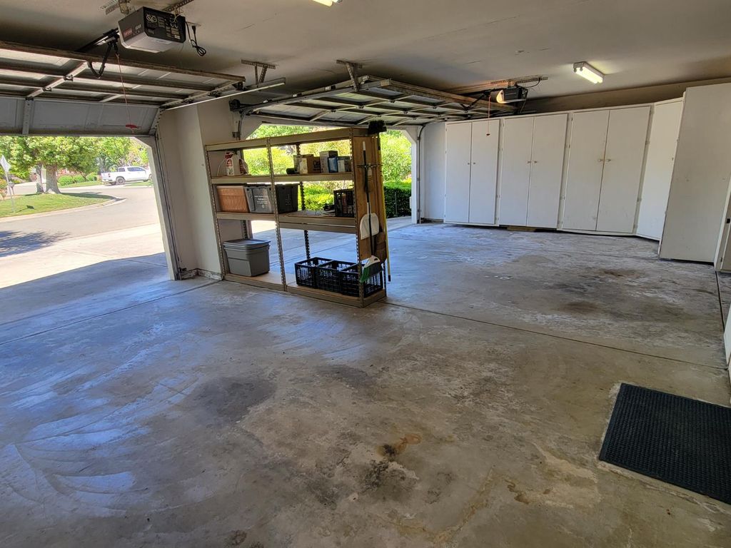 Image 64 of property listing at 819 E Woodhaven Lane, Fresno, CA 93720