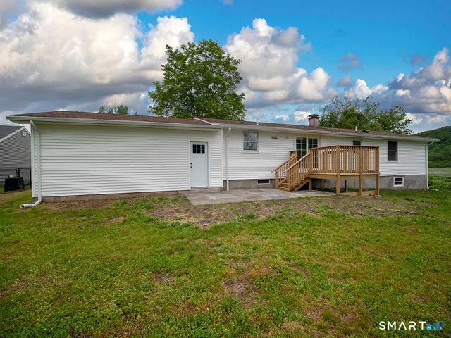 6 Warren Road, Woodbridge, CT 06525