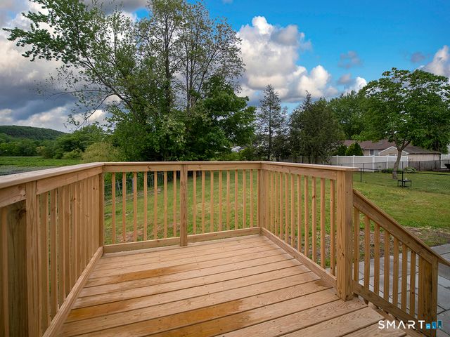 6 Warren Road, Woodbridge, CT 06525