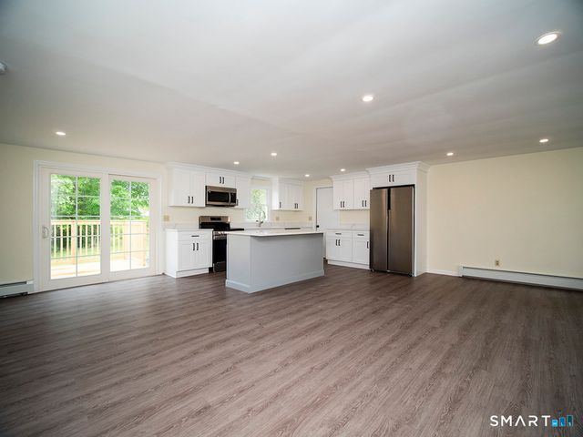 6 Warren Road, Woodbridge, CT 06525