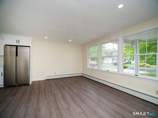 6 Warren Road, Woodbridge, CT 06525