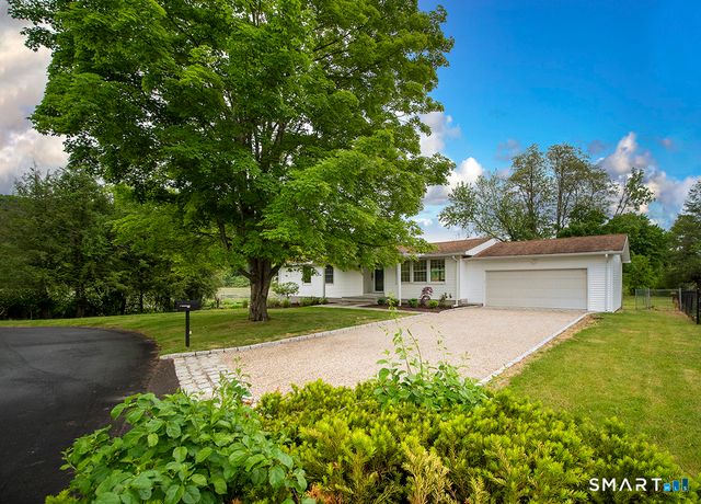 6 Warren Road, Woodbridge, CT 06525