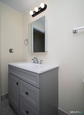 6 Warren Road, Woodbridge, CT 06525