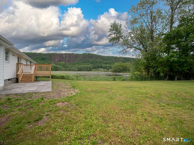 6 Warren Road, Woodbridge, CT 06525