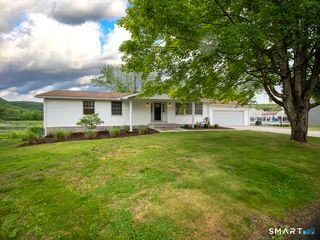 6 Warren Road, Woodbridge, CT 06525