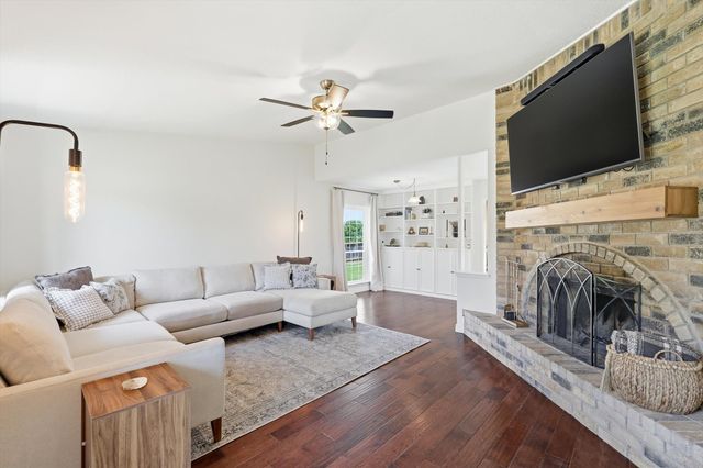 5025 Wheeler Circle, The Colony, TX 75056