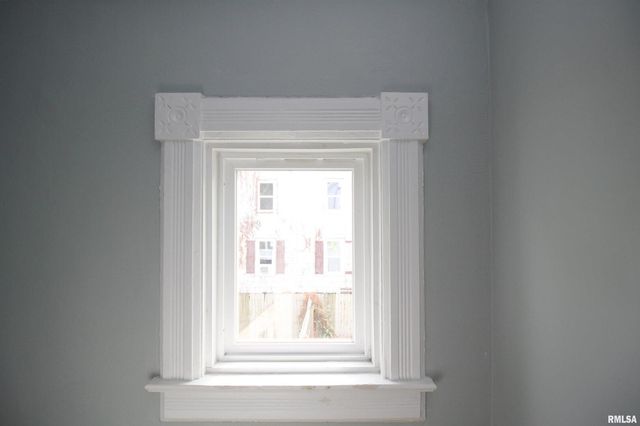 78 GARFIELD Avenue, Galesburg, IL 61401